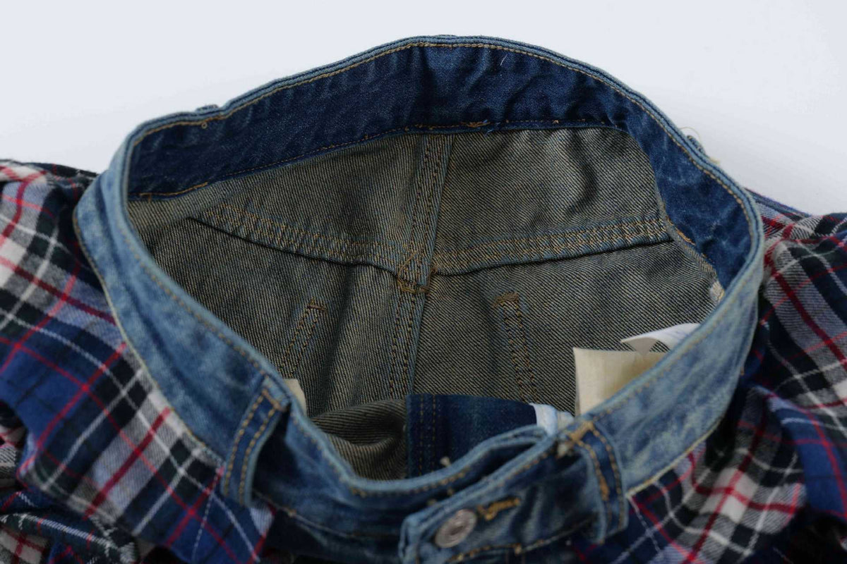 Jeans Azzurri a Zampa e Camicia in Vita