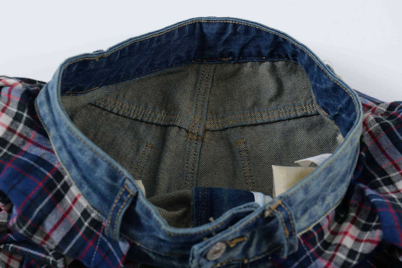 Jeans Azzurri a Zampa e Camicia in Vita