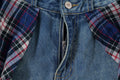 Jeans Azzurri a Zampa e Camicia in Vita