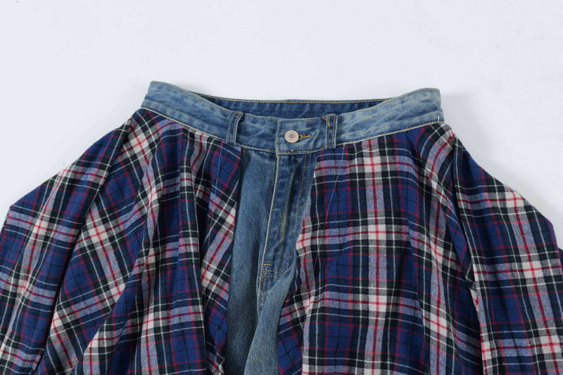 Jeans Azzurri a Zampa e Camicia in Vita